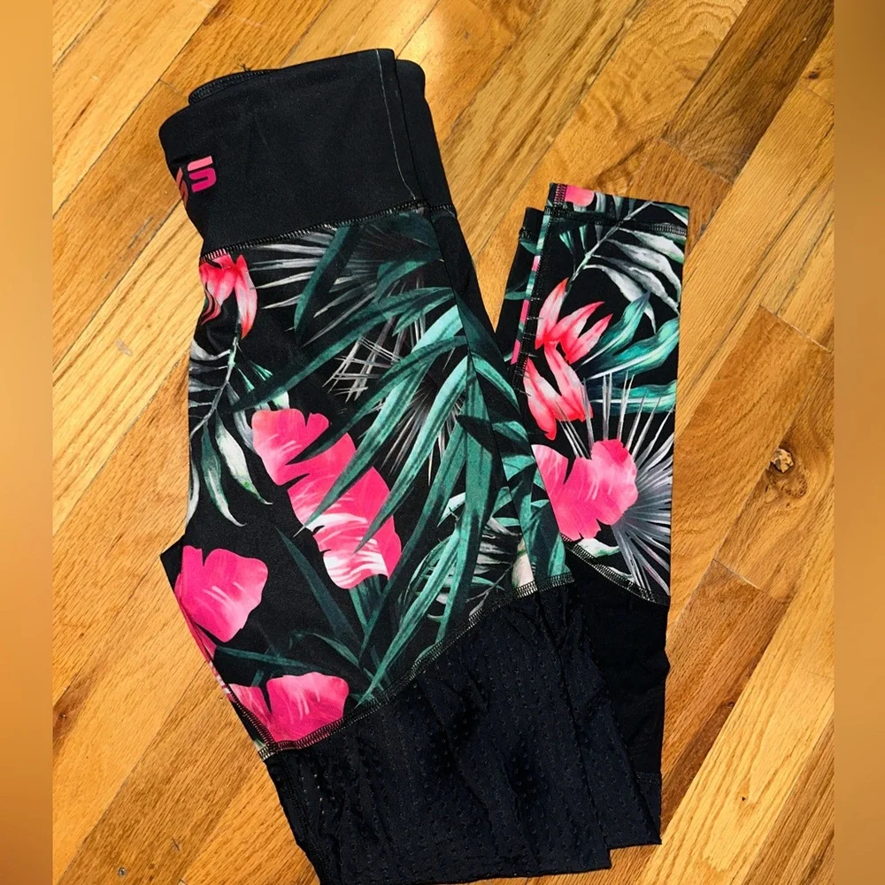 Guess Bundle - Picture 7 of 7
